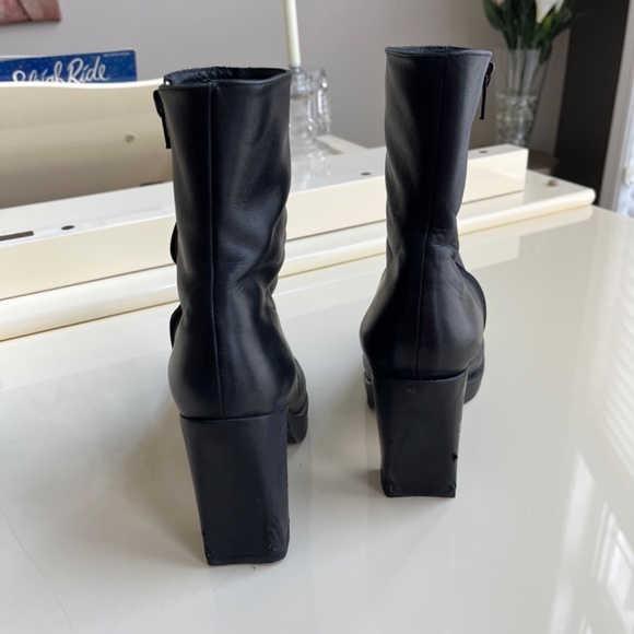 Leather black boots - Picture 2 of 4